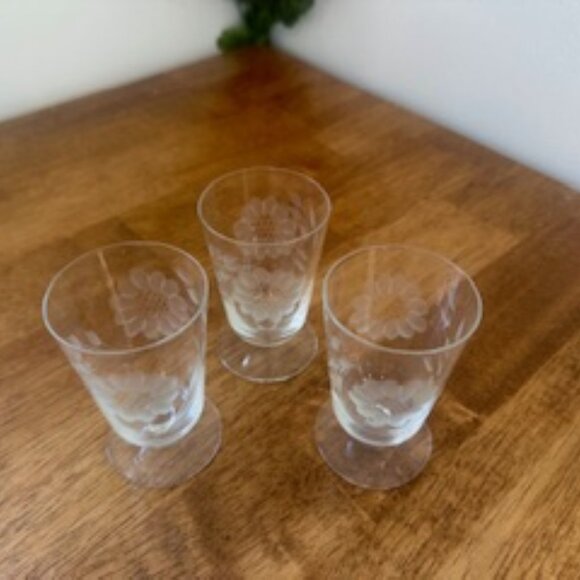 Set of 3 Vintage Etched‎ Cornflower Liqueur Glasses – Mid-Century Aperitif - Picture 4 of 5